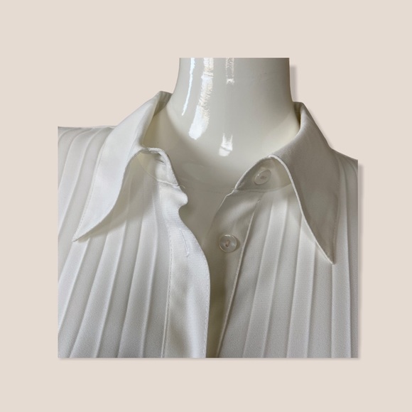 Pleated Button-down Collared Top - Picture 6 of 8